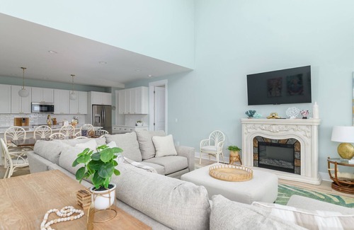 Saint Helena Island Casa | New Build, walking distance to pool and beach! Perfect location on Harbor Island!