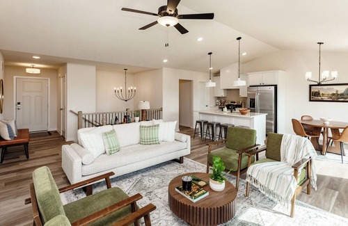 Van Meter Casa | New Build with Fab Design! Theater/Game Room Great for groups! Sleeps 12!