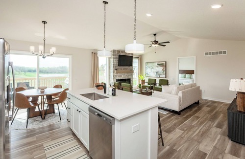 Van Meter Casa | New Build with Fab Design! Theater/Game Room Great for groups! Sleeps 12!