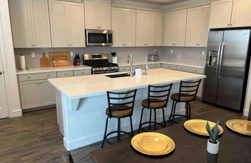 Roseville Casa | New Built corp housing insurance stays pet 30+daysH3