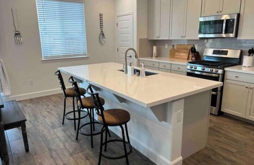 Roseville Casa | New Built corp housing insurance stays pet 30+daysH3