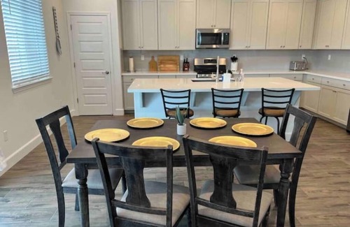 Roseville Casa | New Built corp housing insurance stays pet 30+daysH3