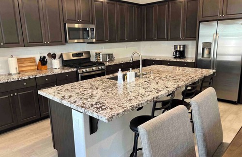 Roseville Casa | New built*corp/insurhousing*pet*close2shop*30+days