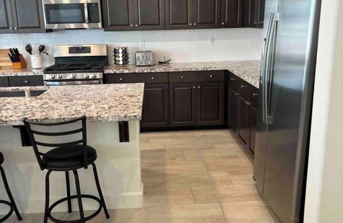 Roseville Casa | New built: corp/ insurhousing /pet /close2shop /30+days