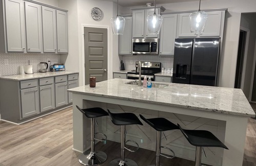 Lawrenceville Casa | New Built Home-Lawrenceville City- Entire House