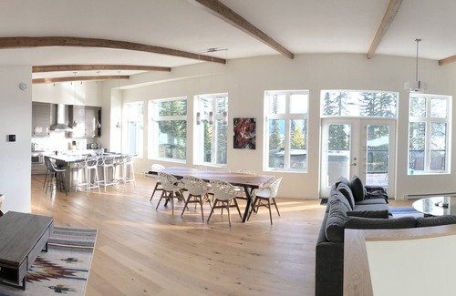Golden Casa | Casa nueva, moderna, con acceso directo a las pistas de esquí, con excelentes vistas del valle del río Columbia