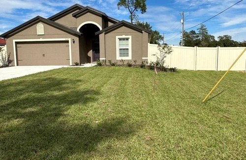 Ocala Casa | New Built Spacious Vacation Home with Privacy Fence & Two Entertainment Areas