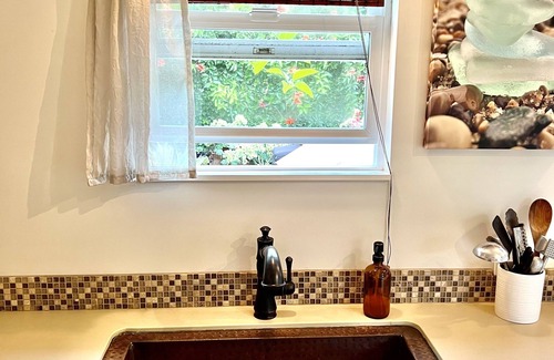 Diamond Crestview Casa | NEW! Bungalow in Bluebird Canyon - Walk to the Beach!