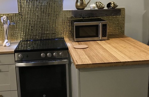 Saint Jovite Apartamento | NEW by Designer at TREMBLANT- Big STYLE- HOT TUB!