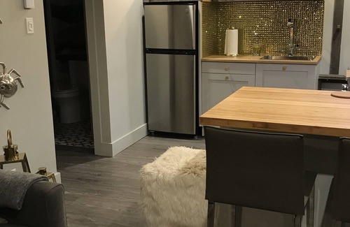 Saint Jovite Apartamento | NEW by Designer at TREMBLANT- Big STYLE- HOT TUB!
