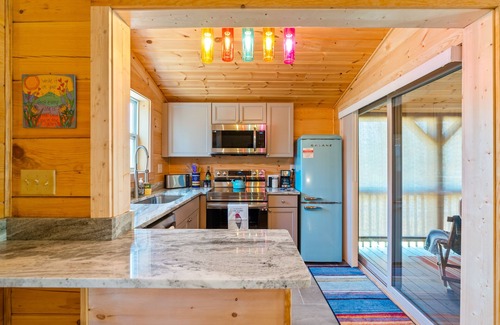 Swannanoa Cabina | NEW Cabin 15 min to Asheville with Blue Mountain Views!