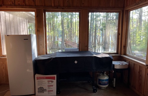 Jones Cabina | New Cabin on Lake Enterprise in Wilmot Arkansas