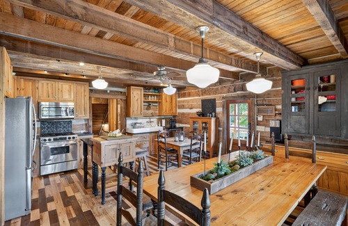 Guntersville Cabina | NEW! Cabin Unbound - Historic Lakefront Comfort
