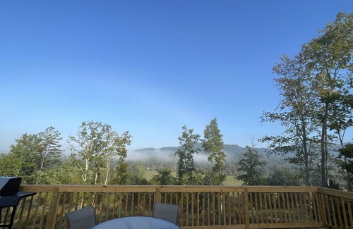 Winona Casa | New Cabin with many amenities! Trail systems. Sleeps 8! Royal blue brimstone