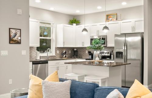 Safety Harbor Apartamento | NEW! Canopy Cabana - Luxury Downtown Apartment