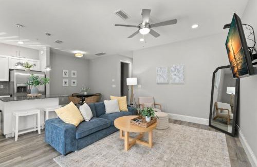 Safety Harbor Apartamento | NEW! Canopy Cabana - Luxury Downtown Apartment