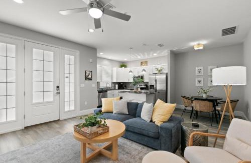 Safety Harbor Apartamento | NEW! Canopy Cabana - Luxury Downtown Apartment