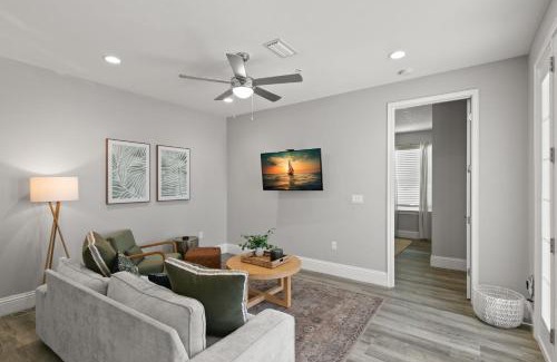 Safety Harbor Apartamento | NEW! Canopy Cove, Luxury Downtown Apartment Near Main St