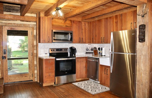 Mocksville Cabina | New! Carolina Frost Cabin in Downtown Mocksville