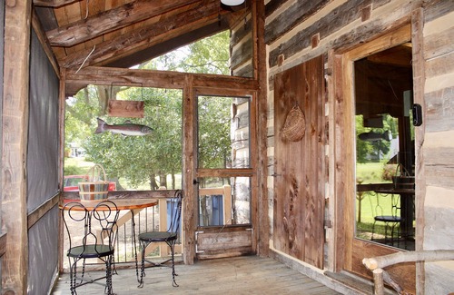 Mocksville Cabina | New! Carolina Frost Cabin in Downtown Mocksville