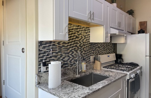 Santa Fe Casa | New casita w/large yard near the plaza & dog park