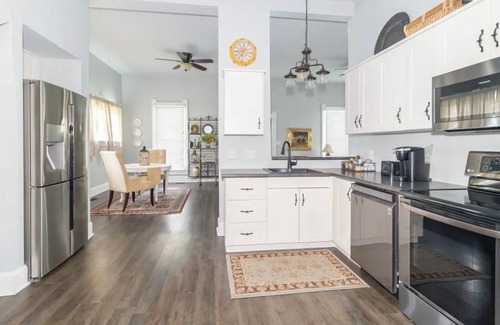 Lewisville Casa | New Castle IN Hotel Alternative: 3BR House Free Parking, early check-in and wifi