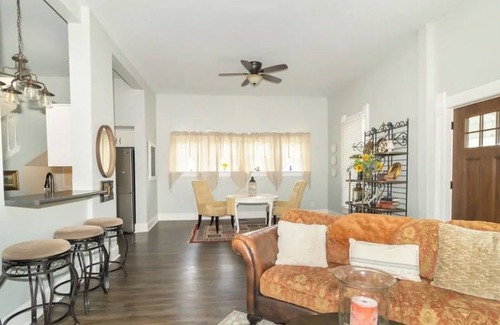Lewisville Casa | New Castle IN Hotel Alternative: 3BR House Free Parking, early check-in and wifi
