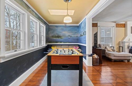 Cayuga Casa | NEW Cayuga, Hot Tub, Dog Friendly, Wine Trail