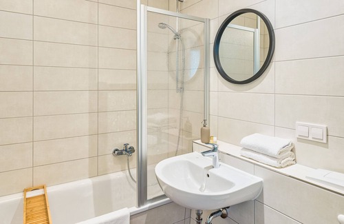 Friedrichstadt Apartamento | NEW/Central/Balcony/WIFI/Parking/Netflix/Nespresso