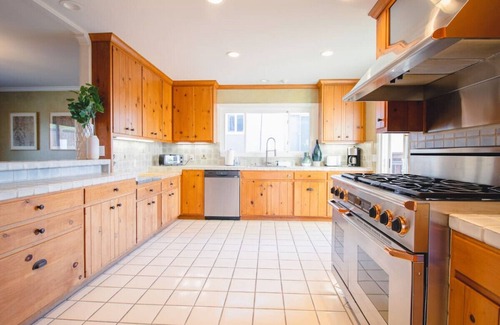 Bay Park Casa | NEW - Central coastal home - Ocean views and pool