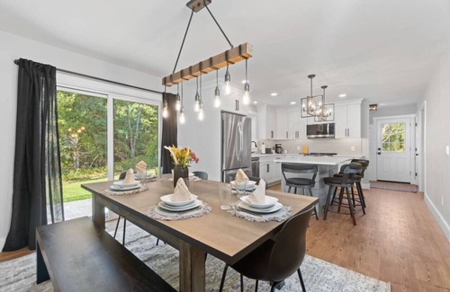 Wakefield-Peacedale Apartamento | New Centrally located Stylish Modern Farmhouse