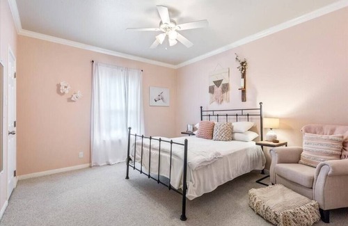 University Casa | New! Centrally Located Family Gathering Place