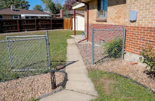 Twin Lakes Casa | NEW centrally located garden-level getaway