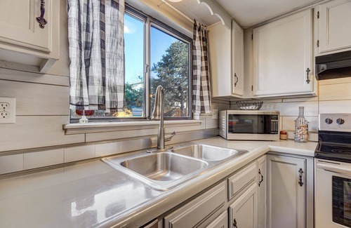 Northwest Colorado Springs Casa | NEW! Centrally located I Garden of the Gods I Pets