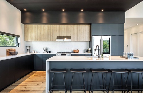 La Conception Casa | NEW! Chalet Aurora | 5 Bedrooms | Hot tub | Outdoor Pool / Tremblant Living