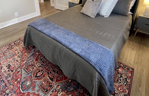 Clarkesville Cabaña | NEW Chalet Gris Duplex Downtown Clarkesville