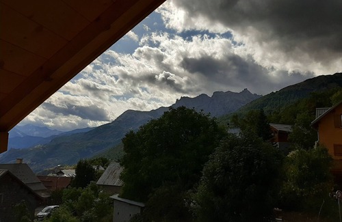 Puy-Saint-Andre Chalet De Esquí | Nuevo chalet cerca de Briançon, muy luminoso, con vistas al jardín