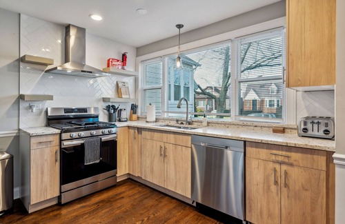 Dunning Casa | NEW! Charming Belmont Heights Oasis