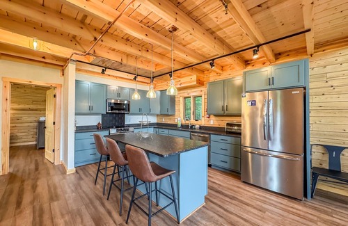 Waterfront Greens Casa | New: Charming Cabin Home with Free Golf + More