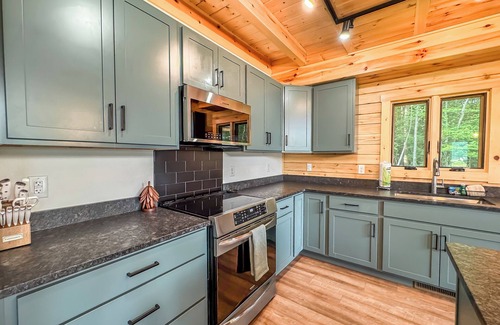 Waterfront Greens Casa | New: Charming Cabin Home with Free Golf + More