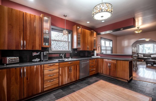 Prestonia Casa | NUEVO y encantador! Cerca de todo -KY Fair & Expo Center y Churchill Downs