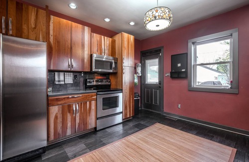 Prestonia Casa | NUEVO y encantador! Cerca de todo -KY Fair & Expo Center y Churchill Downs