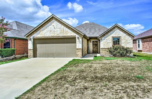 Greenville Casa | Charming Family Home ~ 25 Mi to Lake Tawakoni