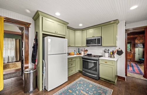 Spirit Lake Casa | NEW! Charming home in Spirit Lake!