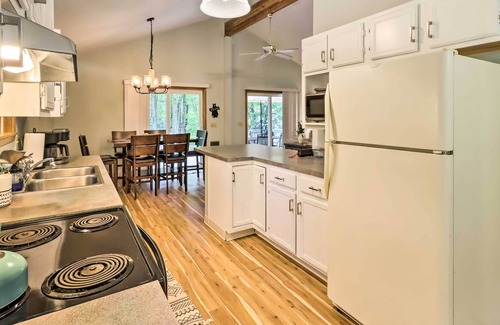 Jim Thorpe Casa | NEW! Charming Jim Thorpe Getaway w/ Deck + Yard!