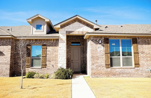 Midland Casa | NEW! Charming retreat nestled in a peaceful neighborhood & conveniently located!
