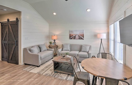 Galveston Cabaña | NEW! Chic Galveston Cottage < 2 Miles to Seawall!