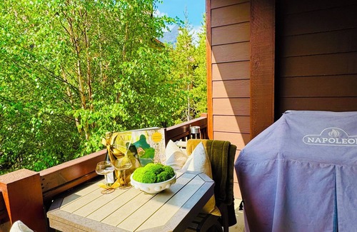 Cougar Creek Condominio | *NEW* Chic Remodelled | 2HOT TUBS | Top Rated Resort | MINUTES TO BANFF