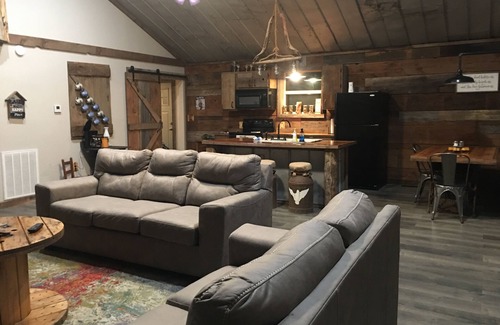 Flippin Cabina | NEW! CJ's Crooked Hideaway-Secluded Cabin Near the White River