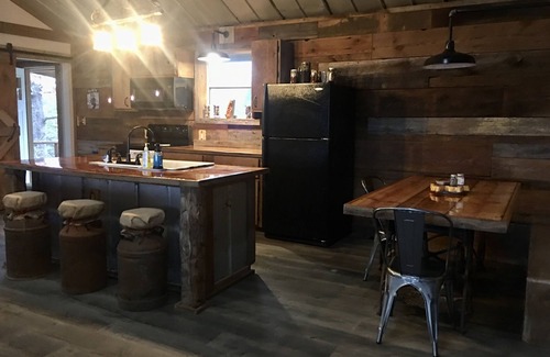 Flippin Cabina | NEW! CJ's Crooked Hideaway-Secluded Cabin Near the White River